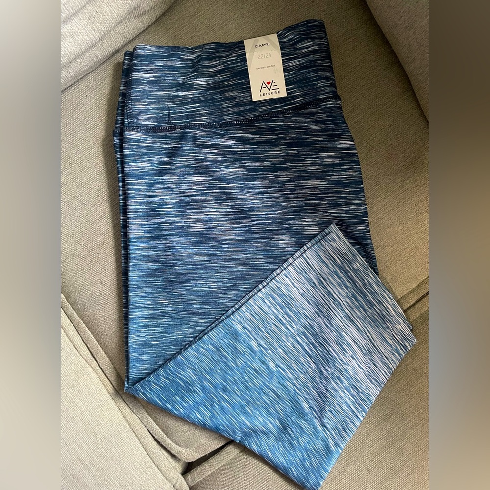 NWT workout Capri leggings